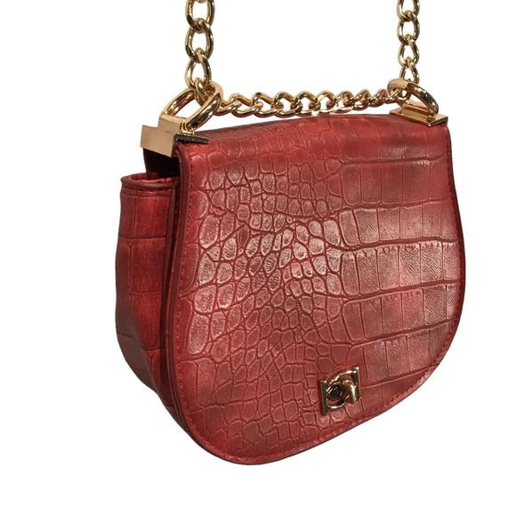 BEBE Small Red Faux Croc Leather Gold Chain CROSSBODY PURSE BAG Adjustable Strap - Picture 3 of 10